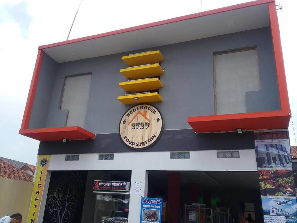 Budi House & Food Station Bandung Exteriör bild