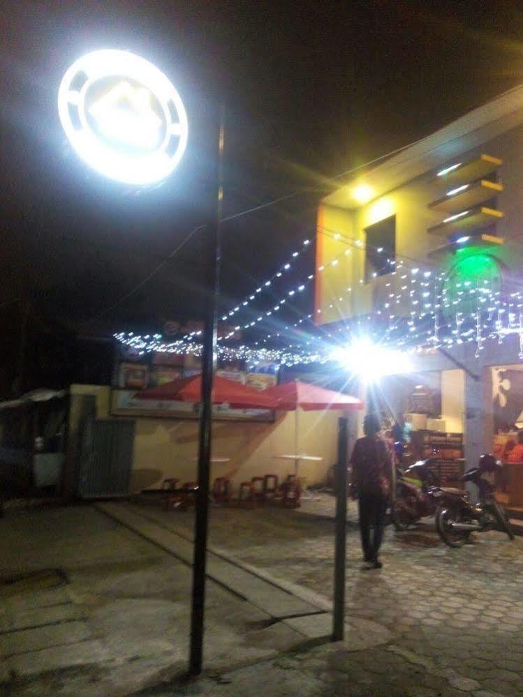 Budi House & Food Station Bandung Exteriör bild